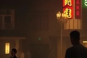 第七码头封面，货柜堆场边缘一盏摇晃的工作灯